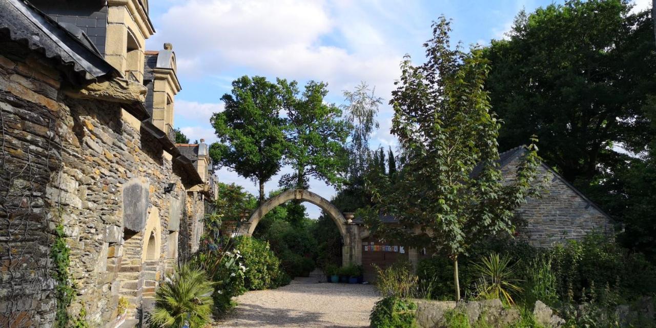 Le Clos Saint Fiacre Hotel Carentoir Exterior foto