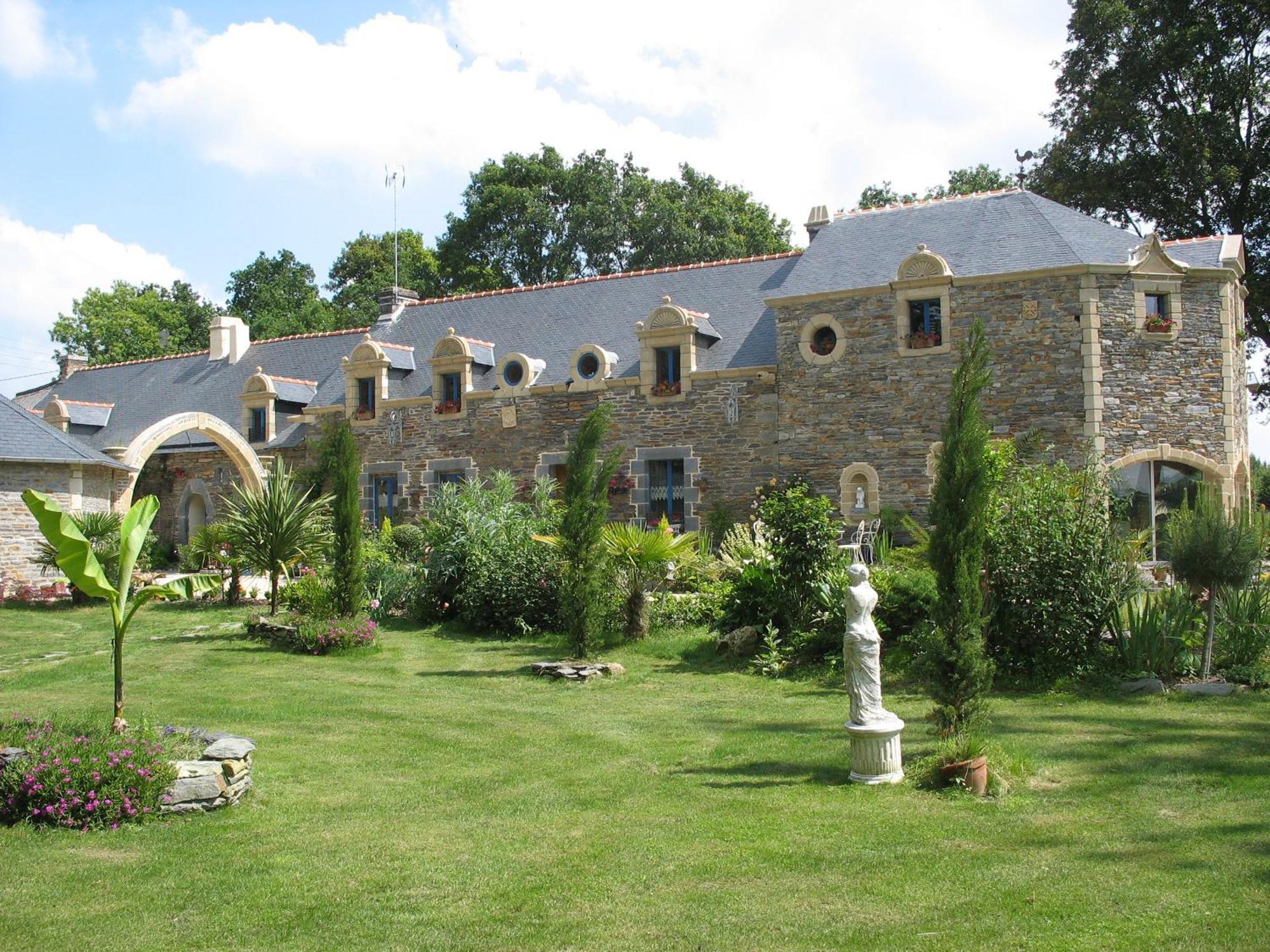 Le Clos Saint Fiacre Hotel Carentoir Exterior foto