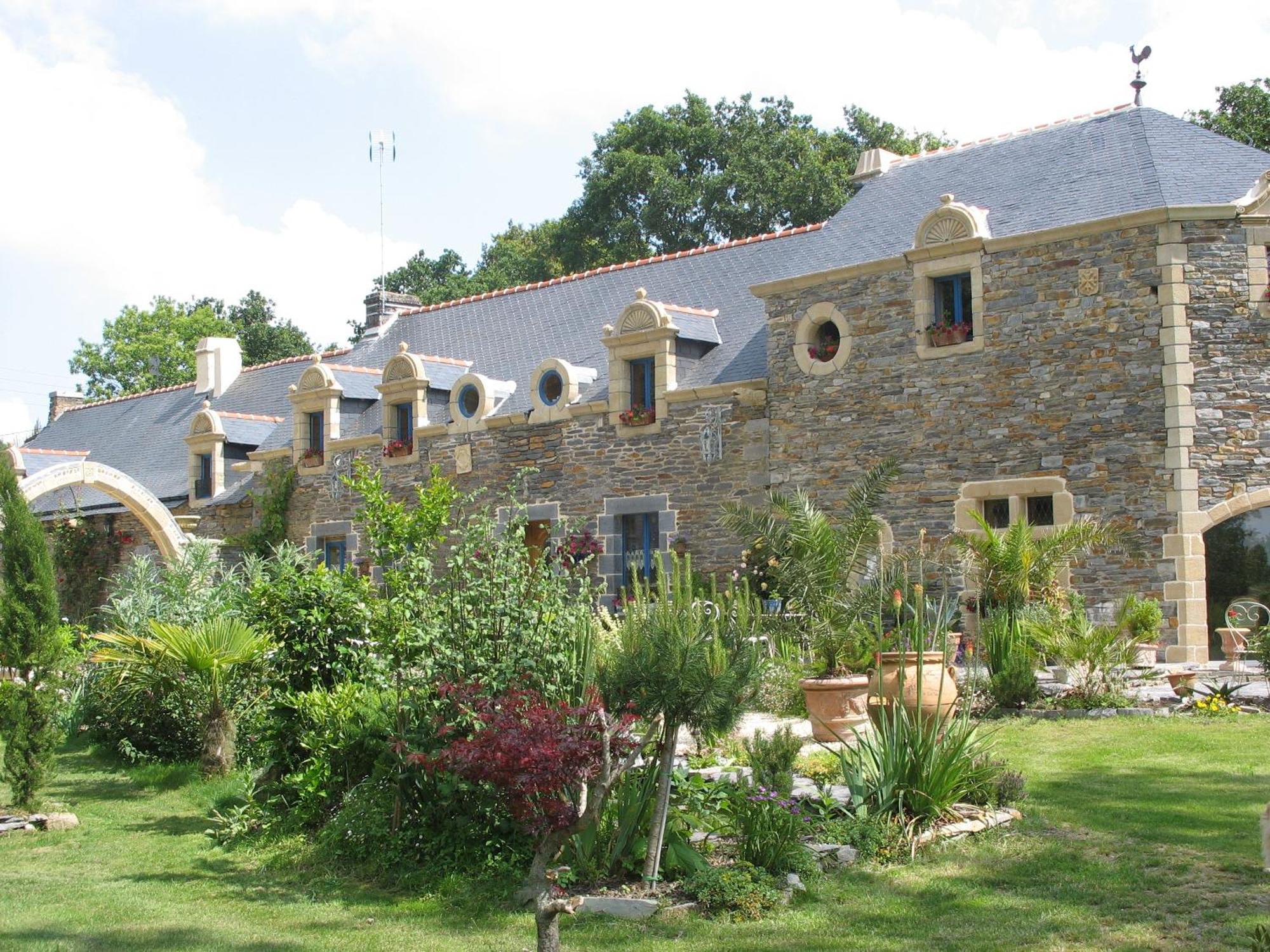 Le Clos Saint Fiacre Hotel Carentoir Exterior foto